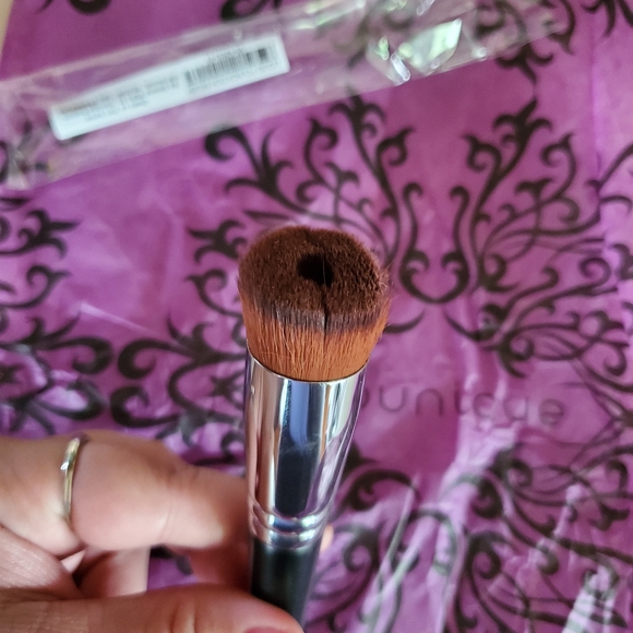 Younique Other - Younique liquid foundation brush